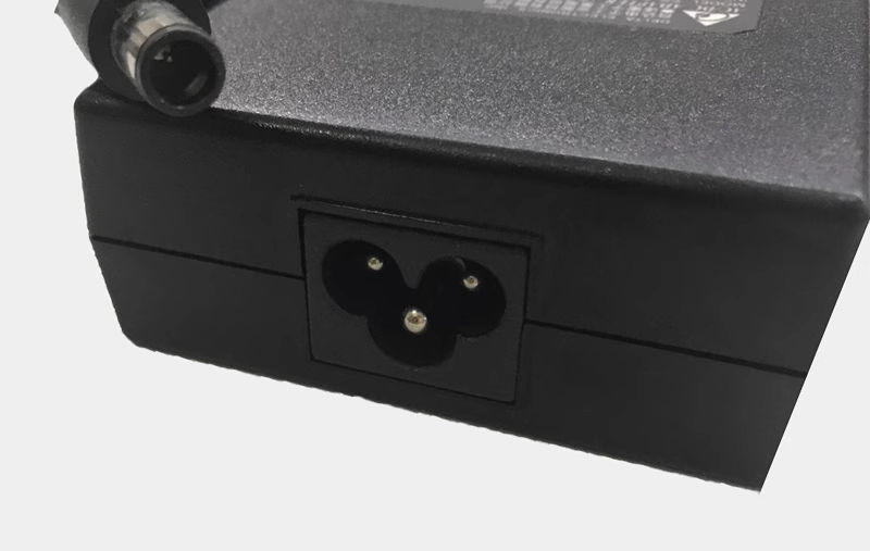 Adattatore CA Delta ADP-180MB  - Laptop Charger recensione e prezzo
